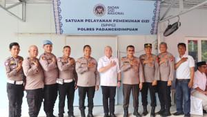 Anggota-DPR-RI-Sabam-Rajagukguk-di-SPPG-Polres-Padangsidimpuan-Jumat-17102025.jpg