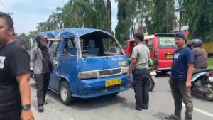 Angkot-medan.jpg
