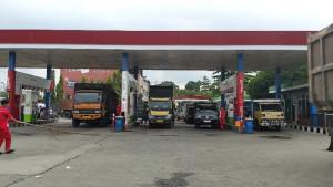 Antrean-Isi-BBM-di-Labuhanbatu-Utara_Antrean-Isi-BBM_.jpg