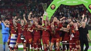 As-roma-juara-UECL-2022.jpg