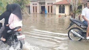 Banjir-di-Batubara_Banjir-merendam-rumah-dan-sawah-di-Batubara_.jpg