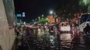Banjir-di-Kawasan-Gatot-Subroto-Kota-MedanSenin.jpg