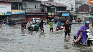 Banjir-di-Kawasan-Simpang-Kantor-Medan-Labuhan.jpg