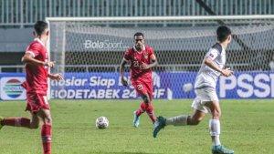 Bek-timnas-U-17-Indonesia-Muhammad-Iqbal-Gwijangge-tengah.jpg