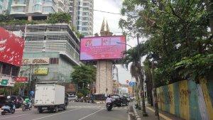 Billboard-ajakan-untuk-memilih-yang-terpampang-di-taman-kota.jpg