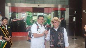 Bobby-Nasution-Berjabat-Tangan-dengan-Ridwan-Kamil.jpg