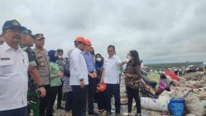 Bobby-Nasution-saat-mengunjungi-TPA-Terjun-Marelan_.jpg