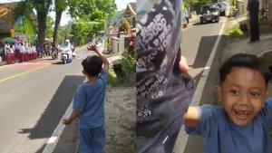 Bocah-Kegirangan-Diberi-Kaos-Oleh-Jokowi.jpg