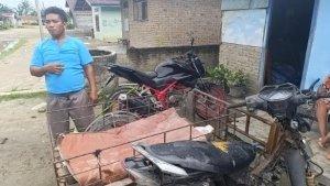 Boy-Edu-Simanjuntak-saat-menunjukkan-becak.jpg