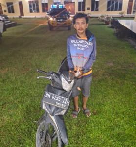 Boy-Johannes-Siahaan-diduga-pelaku-penggelapan-sepeda-motor.jpg