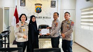 Bripka-Afrizal-di-ruang-kerjanya-Selasa-2392025.jpg