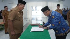 Bupati-Asahan-Taufik-Zainal-Abidin-Siregar-melantik-495.jpg