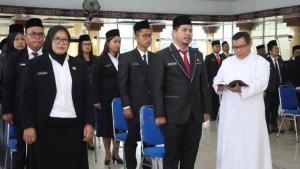 Bupati-Dairi-Vickner-Sinaga-melantik-50-pejabat-Eselon-III-di-Balai-Budaya.jpg