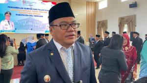 Bupati-Deli-Serdang-dr-Asri-Ludin-Tambunan-ketika-diwawancarai-Terkait-hutang.jpg