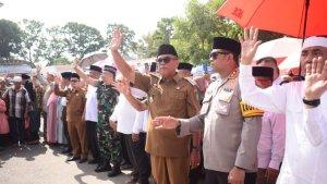 Bupati-Madina-Lepas-Jemaah-Haji.jpg