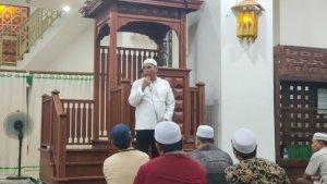 Bupati-Madina-Salat-Tarawih-Bersama-Warga.jpg