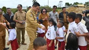 Bupati-Oloan-Nababan-memastikan-proses-pembangunan.jpg