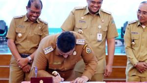 Bupati-Samosir-Vandiko-Gultom_Gubsu-Bobby-Nasution_.jpg
