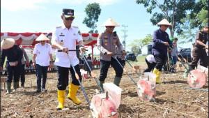 Bupati-Tapanuli-Selatan-Gus-Irawan_Penanaman-Jagung-Serentak_.jpg