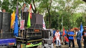 Buruh-Desak-Cabut-UU-Cipta-Kerja-dan-Turunkan-Harga-BBM.jpg