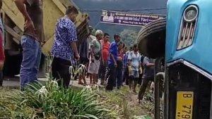 Bus-alami-lakalantas-di-Kecamatan-Lumban-Julu.jpg