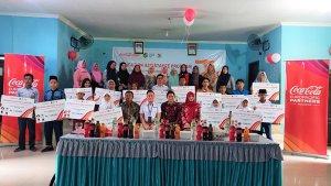 CCEP-Indonesia-serahkan-Bantuan-Beasiswa-Pendidikan-kepada-16-pelajar.jpg