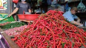 Cabai-merah-di-salah-satu-lapak-pedagang-di-pasar-tradisional.jpg