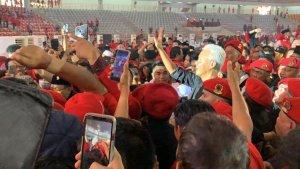 Calon-Presiden-Ganjar-Pranowo-menyapa-ribuan.jpg