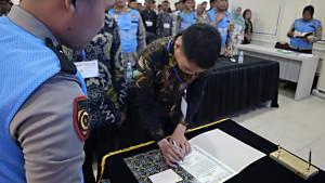 Calon-siswa-Bintara-Brimob-Polri-melakukan-penandatanganan.jpg