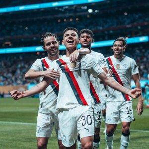 Claudio-Echeverri-selebrasi-c.jpg