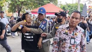 DUDUK-Perkara-Plt-Sekda-Pati-Viral-Adu-Mulut-dengan-Warga-Bermula-Bupati-Naikkan-PBB-250-Persen.jpg