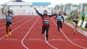 David-Luther-Lubis-bersama-pelatih-dan-atlet_atletik-Sumut_.jpg
