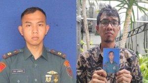 Dedi-memegang-foto-mendiang-adiknya-Lettu-Laut-Kesehatan-TNI.jpg