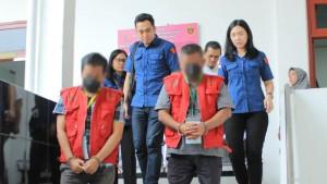 Dua-orang-tersangka-lainnya-dalam-kasus-korupsi-dana-Bantuan.jpg