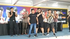 Dua-petinju-dari-Sumut-dan-Aceh-saat-face-off-di-Aula-Dispora.jpg