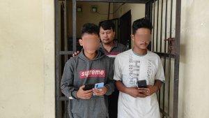 Dua-tersangka-pencurian-handphone-di-Desa-Sipaku-Area-Kecamatan-Simpang-Empat.jpg