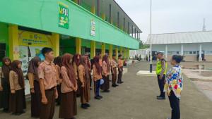 Edukasi-tertib-berlalu-lintas-kepada-siswa-SMP-Negeri-39-Medan.jpg