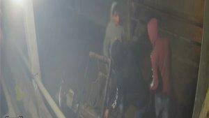Empat-orang-tersangka-terekam-kamera-pengawas-CCTV.jpg