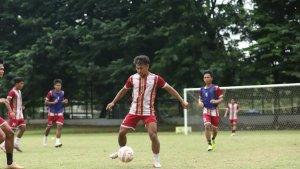 Faisal-Ramadhoni-ketika-melakukan-latihan-bersama-Sumut-United-FC.jpg