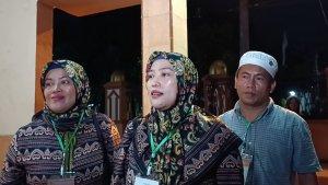 Fitriani-bersama-dua-saudaranya-Nurbasa.jpg