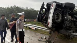 Fortuner-terguling-di-Tol-Pekanbaru.jpg
