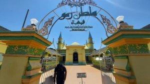 Foto-Masjid-Raya-Sultan-Riau-Penyengat-Kota-Tanjungpinang.jpgSuasana-Masjid-Raya-Sultan-Riau-Penyengat-Kota-Tanjungpinang.jpgSuasana-di-Masjid-Raya-Sultan-Riau-Penyengat-Kota-Tanjungpinang.jpgSuasana-di-Masjid-Raya-Sultan-Riau-Penyengat-Kota-Tanjungpinang-wq.jpgSuasana-di-Masjid-Raya-Sultan-Riau-Penyengat-Kota-Tanjungpinang-waa.jpg