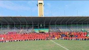 Foto-bersama-214-Pemain-Muda-yang-mengikuti-seleksi-Timnas-U-17-di-Stadion-Teladan.jpg