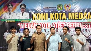 Foto-bersama-Pengurus-FAJI-Medan-dan-Ketua-KONI.jpg