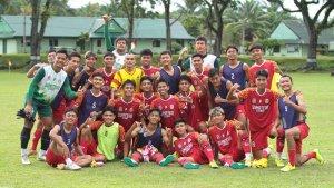 Foto-bersama-pemain-tim-sepakbola-putra-Sumatra-Utara.jpg