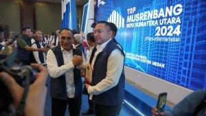 Franc-Tumanggor-terima-penghargaan-capaian-DID-2022.jpg