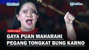 GAYA-Puan-Maharahi-Pegang-Tongkat-Bung-Karno.jpg