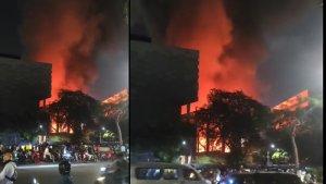 Gedung-Museum-Nasional-Terbakar.jpg