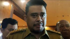 Gubernur-Sumut-Bobby-Nasution-meminta-warga-Sumut-untuk-tidak-ikut-ikutan-pasang-bendera.jpg