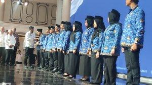 Gubernur-Sumut-Bobby-Nasution-menyerahkan.jpg